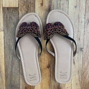 Flat sandals